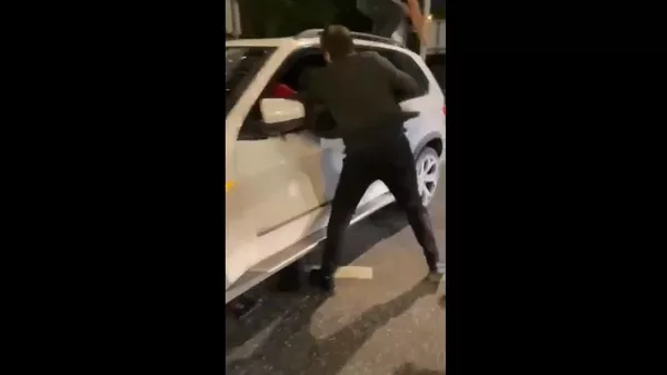 Видео избиения армянина группой азербайджанцев в Москве - Sputnik Армения
