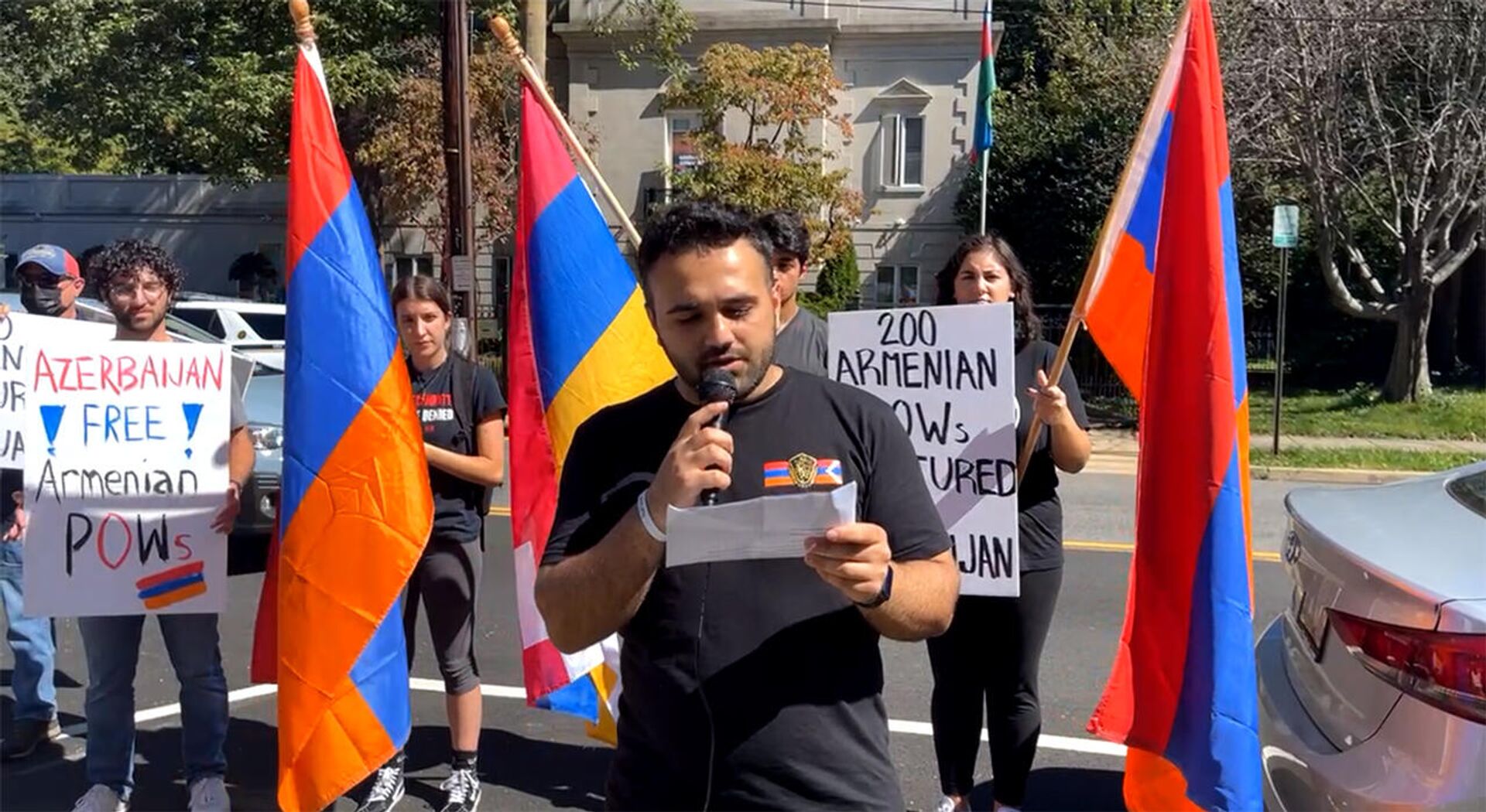 Акция протеста армянской общины Вашингтона перед посольством Азербайджана с требованием немедленного освобождения армянских пленных (27 сентября 2021). Вашингтон - Sputnik Армения, 1920, 27.09.2021