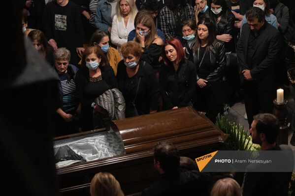 Հարազատները, ընկերներն ու երկրպագուները սգում են Հայկոյի անժամանակ մահը - Sputnik Արմենիա