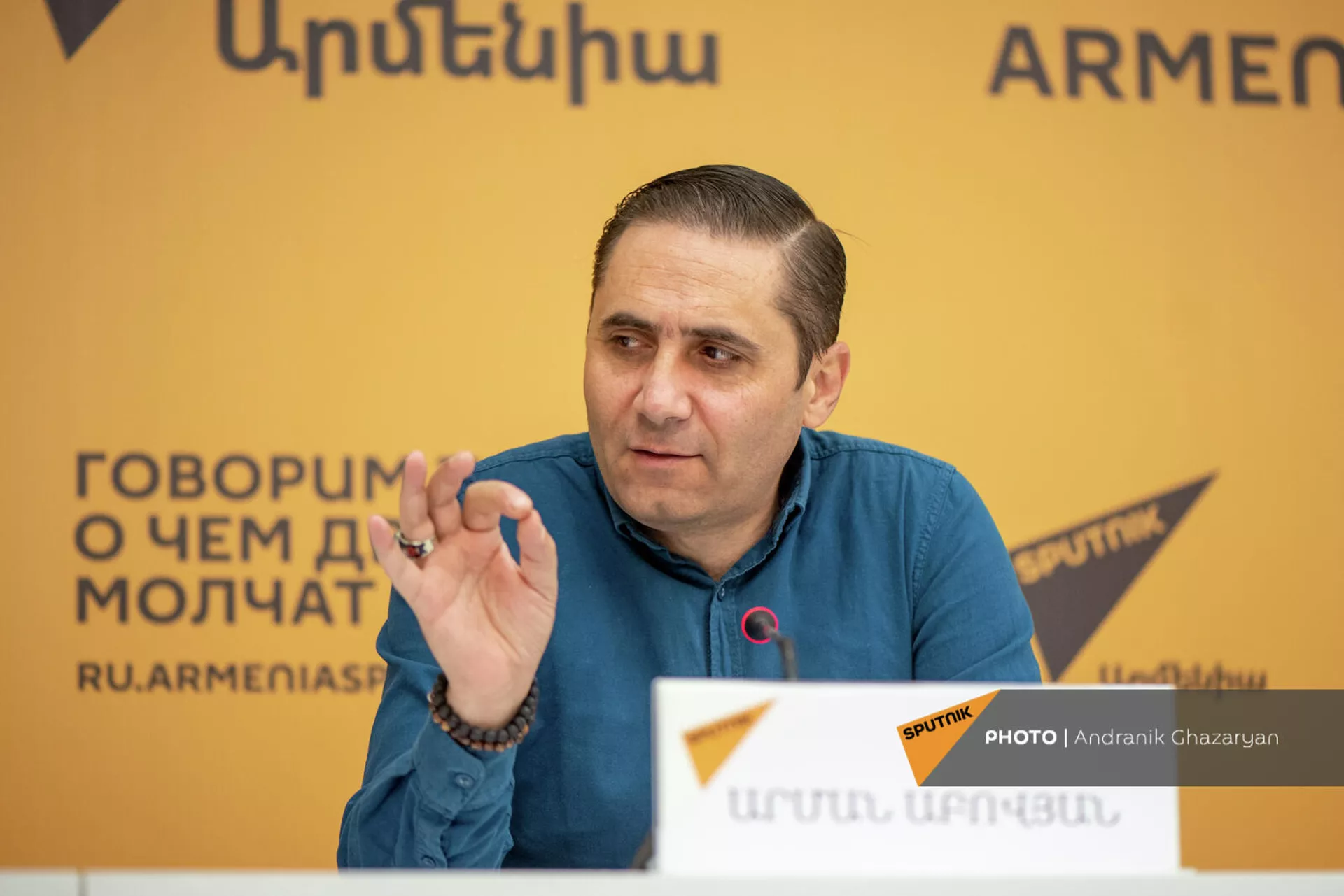 Пресс-конференция члена политсовета партии Процветающая Армения Армана Абовяна (1 октября 2021). Еревaн Пресс-конференция члена политсовета партии Процветающая Армения Армана Абовяна (1 октября 2021). Еревaн - Sputnik Армения, 1920, 01.10.2021