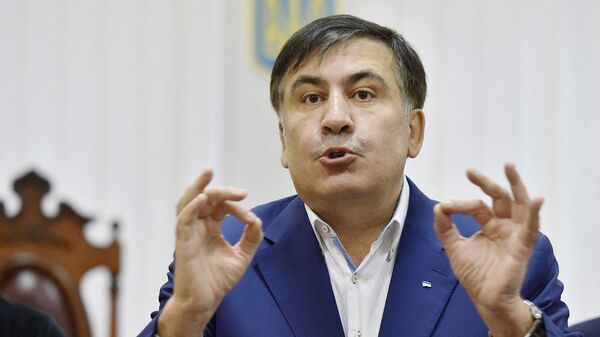 Бывший президент Грузии Михаил Саакашвили выступает перед СМИ после участия в слушании его апелляции в здании суда (22 декабря 2017). Киев - Sputnik Армения