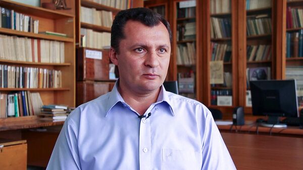 Артак Мовсисян во время интервью - Sputnik Армения