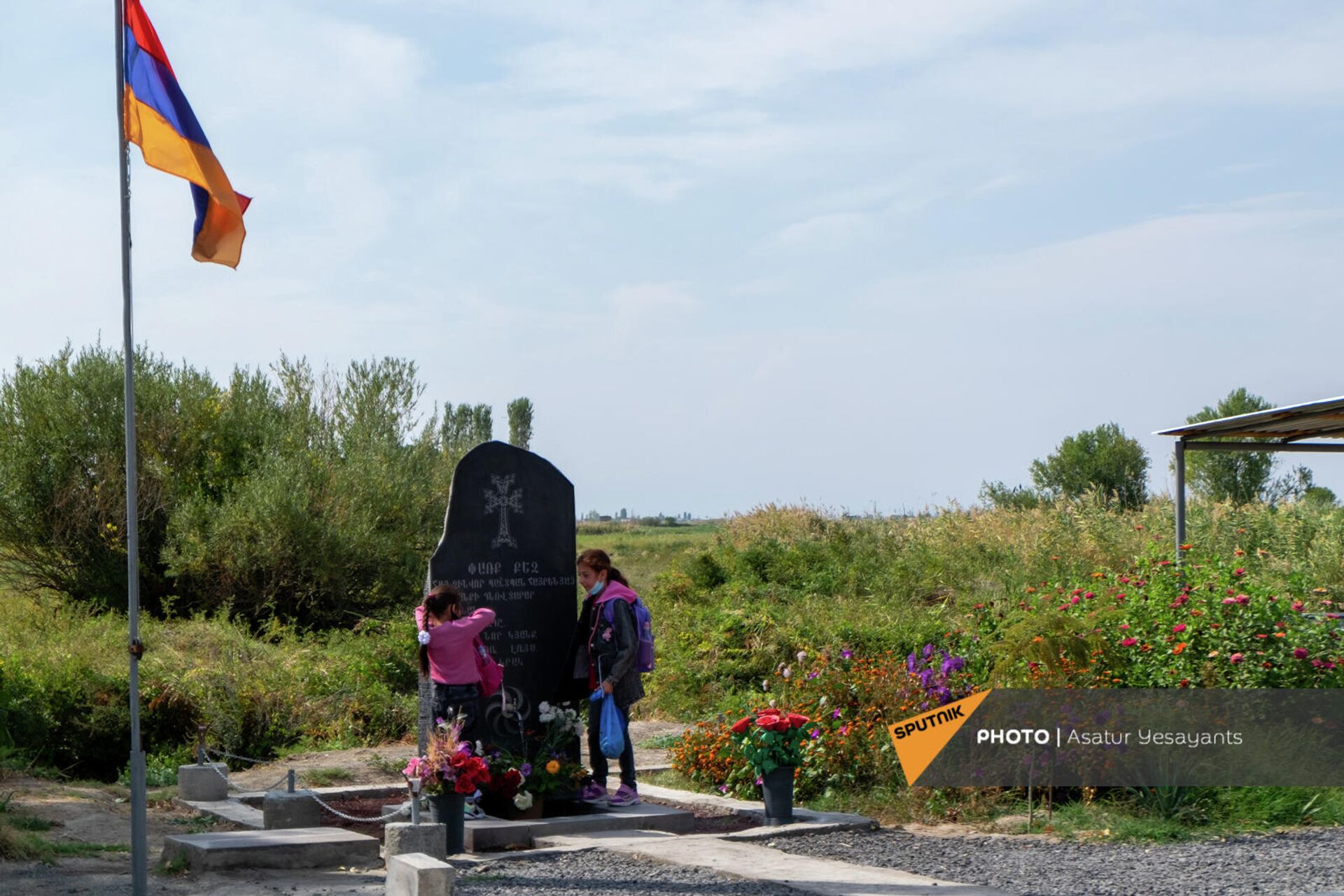 44-օրյա պատերազմում զոհվածների հիշատակին նվիրված հուշակոթող Սիփանիկ գյուղում - Sputnik Արմենիա, 1920, 01.10.2021