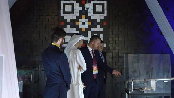 Министры внешней торговли ОАЭ Тани бин Ахмед Аль-Зеюди и экономики Армении Ваган Керобян в армянском павильоне на EXPO 2020 Dubai (1 октября 2021). Дубай - Sputnik Армения