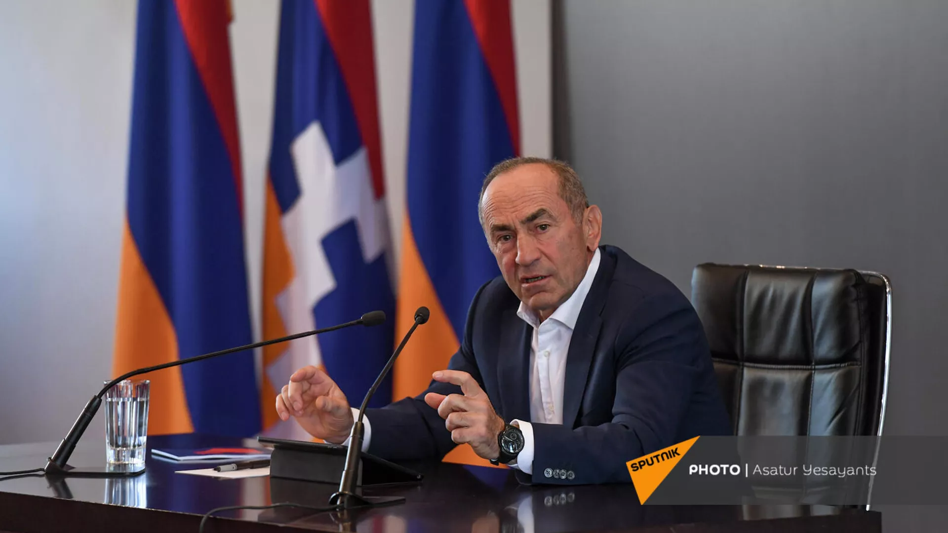 Пресс-конференция второго президента РА, лидера блока Армения Роберта Кочаряна (4 октября 2021). Еревaн