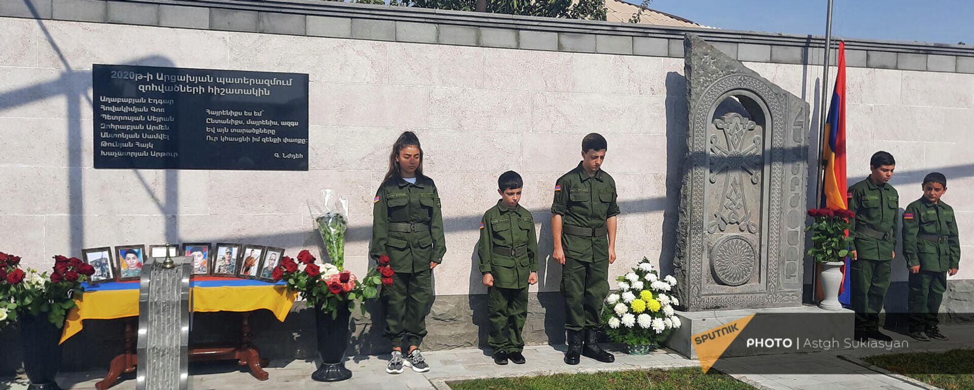 Церемония открылся хачкара-пулпулака, посвященного памяти 7-и погибших в 44-дневной карабахской войне в Норагавите - Sputnik Արմենիա, 1920, 04.10.2021