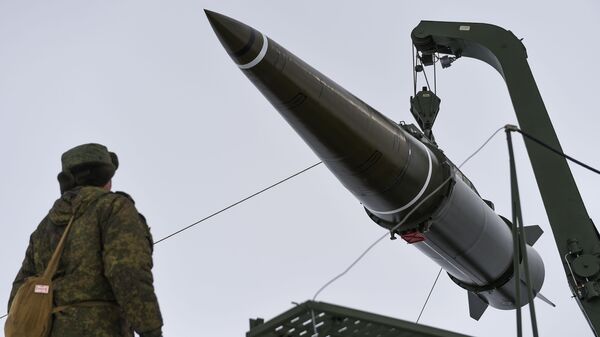 Подготовка к пуску ракеты комплекса Искандер-М с полигона Капустин Яр - Sputnik Армения