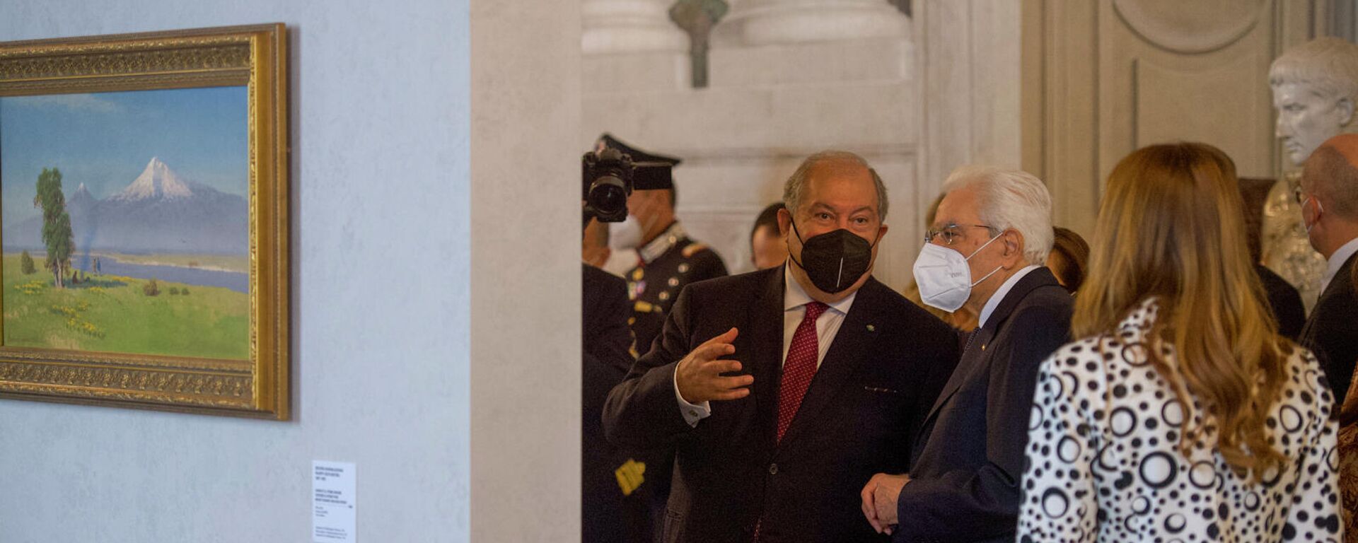Президенты Армении и Италии Армен Саркисян и Серджио Матарелла на выставке армянских художников (6 октября 2021). Рим - Sputnik Армения, 1920, 06.10.2021