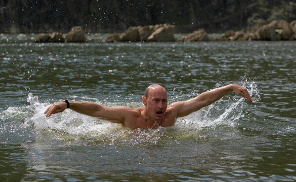 В 2009-м, будучи премьер-министром, Путин сплавился по Хемчику до места его впадения в Енисей. - Sputnik Армения