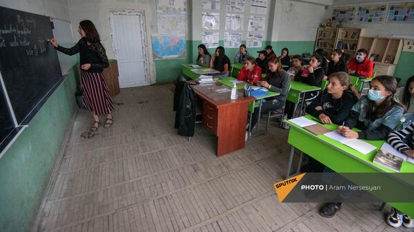 Занятия в сельской школе в Армении - Sputnik Армения