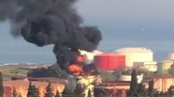 Пожар вспыхнул в одном из резервуаров на территории нефтехранилищ Захрани на юге Ливана - Sputnik Армения