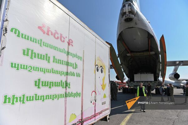 Грузовой самолет с партией вакцины от коронавируса в аэропорту Эребуни - Sputnik Армения