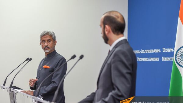 Главы МИД Армении и Индии Арарат Мирзоян и Субраманьям Джайшанкар на пресс-конференции (13 октября 2021). Еревaн - Sputnik Արմենիա