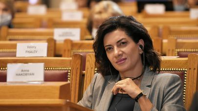 Анна Акопян на пленарном заседании "Миссия женщин в развитии дипломатии мира и доверия" третьего Евразийского женского форума (15 октября 2021). Санкт-Петербург