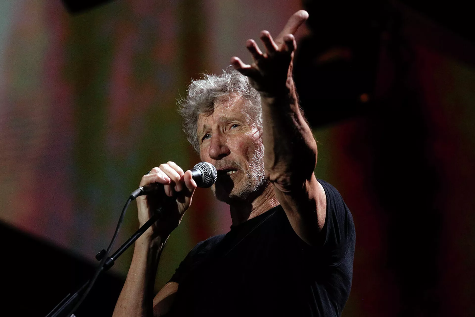Бывший участник Pink Floyd, британский певец и автор песен Роджер Уотерс во время своего концерта в рамках тура Us + Them (14 июля 2018). Рим - Sputnik Армения, 1920, 15.10.2021