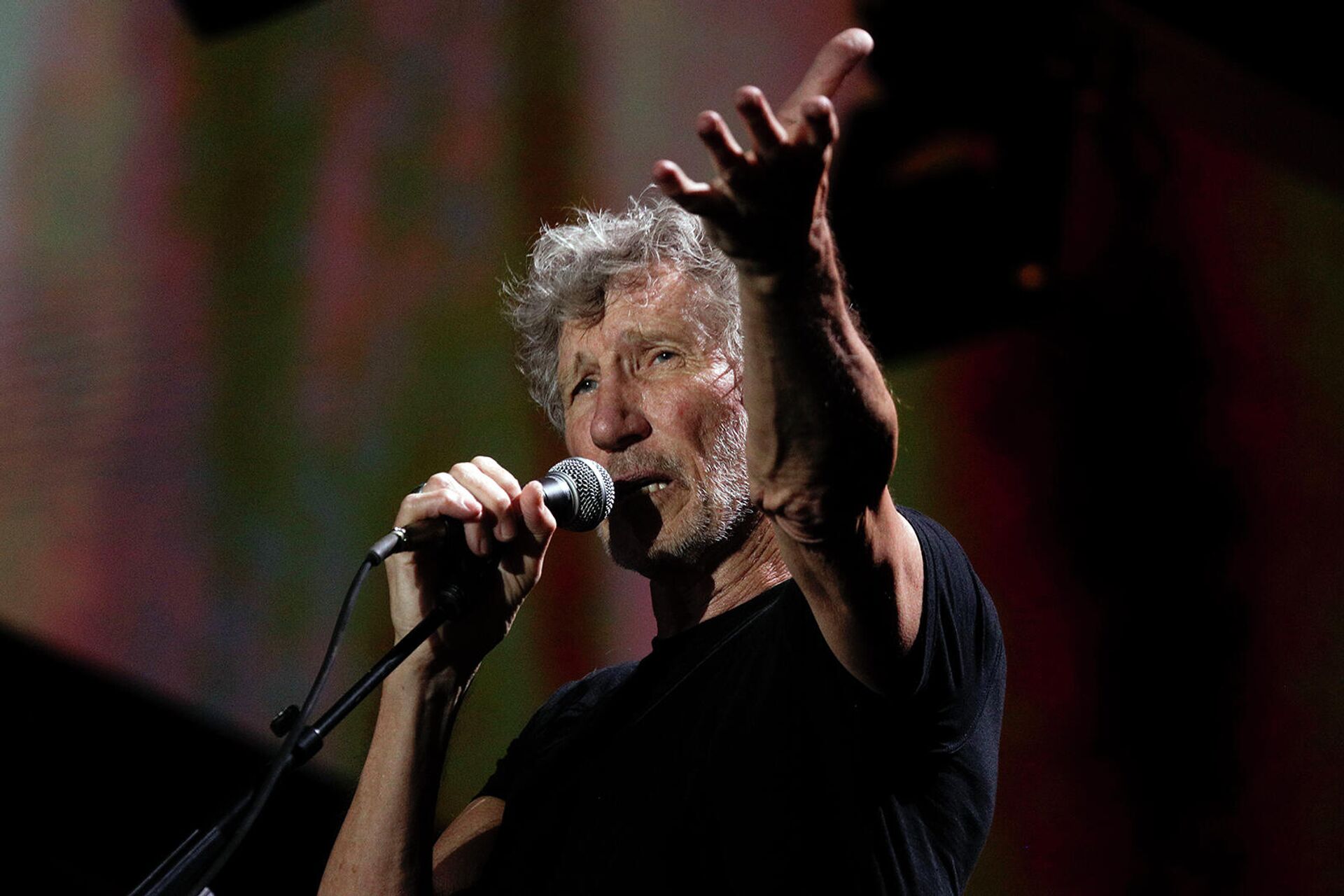 Бывший участник Pink Floyd, британский певец и автор песен Роджер Уотерс во время своего концерта в рамках тура Us + Them (14 июля 2018). Рим - Sputnik Армения, 1920, 15.10.2021