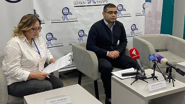 Координатор долгосрочных и мобильных наблюдателей блока Независимый наблюдатель Ваграм Токмаджян на пресс-конференции (17 октября 2021). Гюмри - Sputnik Армения