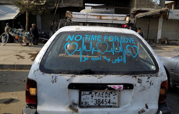 «Սիրո ժամանակ չկա»․ գրություն Քաբուլի մեքենաներից մեկի վրա - Sputnik Արմենիա
