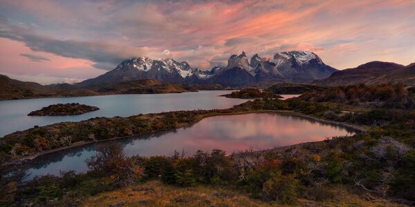 Снимок Torres del Paine sunrise российского фотографа Valeriy Shcherbina, попавший в ТОП-50 категории Open-Nature_Landscape конкурса 12th EPSON International Pano Awards  - Sputnik Армения