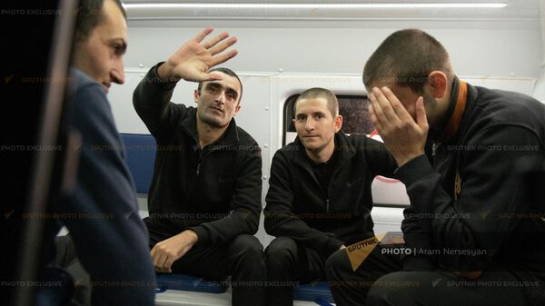 Армянские военнопленные вернулись на родину (19 октября 2021). Еревaн - Sputnik Արմենիա