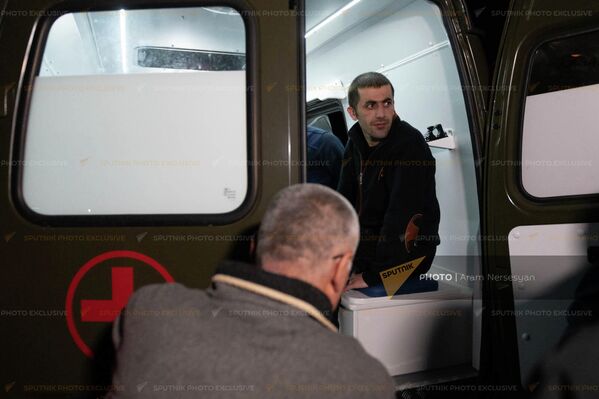 Сразу после прибытия военнослужащих увезли в военный госпиталь на медосмотр. - Sputnik Армения