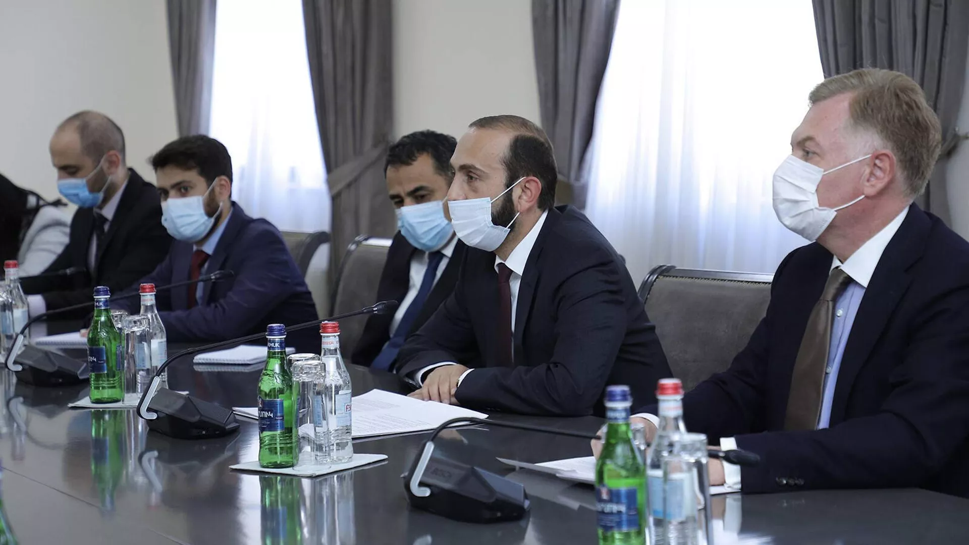 Министр иностранных дел Армении Арарат Мирзоян принял специального представителя ЕС по Южному Кавказу и кризису в Грузии Тойво Клаара (21 октября 2021). Еревaн Министр иностранных дел Армении Арарат Мирзоян принял специального представителя ЕС по Южному Кавказу и кризису в Грузии Тойво Клаара (21 октября 2021). Еревaн - Sputnik Армения, 1920, 21.10.2021