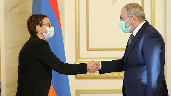 Премьер-министр Никол Пашинян принял новоназначенного Чрезвычайного и Полномочного Посла Франции в Армении Анн Луйо (22 октября 2021). Еревaн - Sputnik Армения