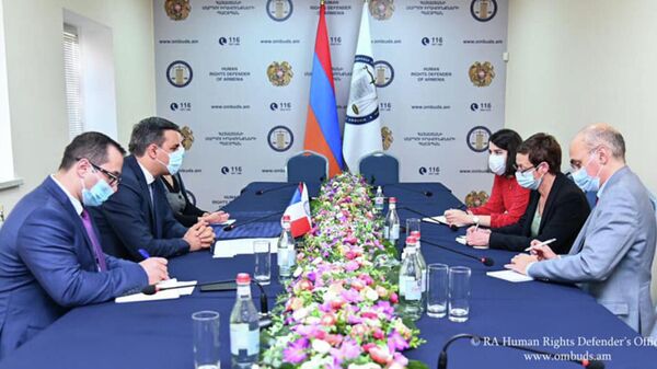 Омбудсмен Арман Татоян принял новоназначенного посла Франции в Армении Анн Луйо (24 октября 2021). Еревaн - Sputnik Армения
