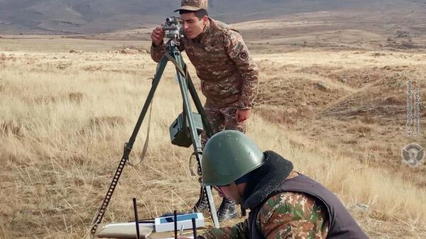 Артиллерийские части провели практические занятия по управлению огнем - Sputnik Армения