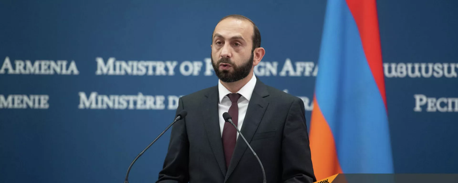 Встреча главы МИД Армении Арарата Мирзояна с заместителем генерального секретаря Святого Престола по общим вопросам Эдгаром Пенья Парра (27 октября 2021). Еревaн - Sputnik Армения, 1920, 24.11.2021