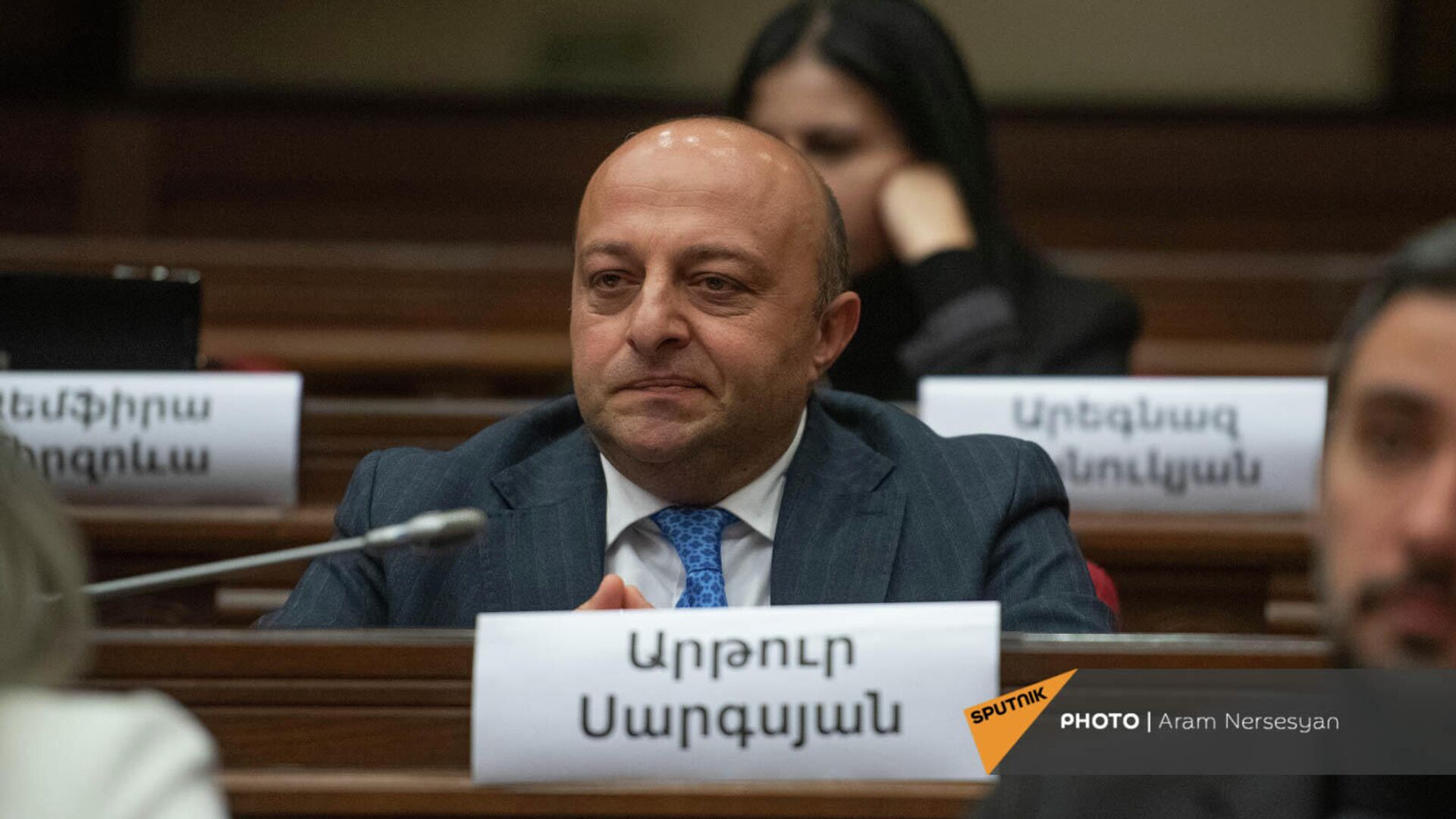Депутат от оппозиционной фракции Айастан Артур Саркисян на очередном заседании Парламента Армении (27 октября 2021). Еревaн Депутат от оппозиционной фракции Айастан Артур Саркисян на очередном заседании Парламента Армении (27 октября 2021). Еревaн - Sputnik Արմենիա, 1920, 08.07.2025