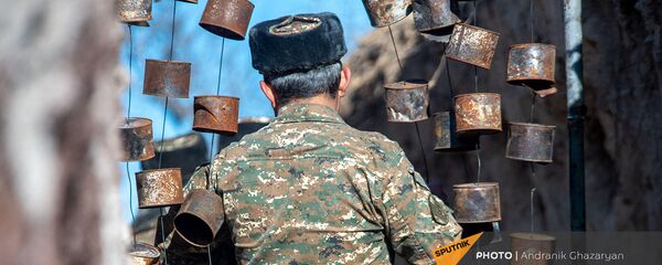 Армянский военнослужащий на боевой позиции - Sputnik Արմենիա