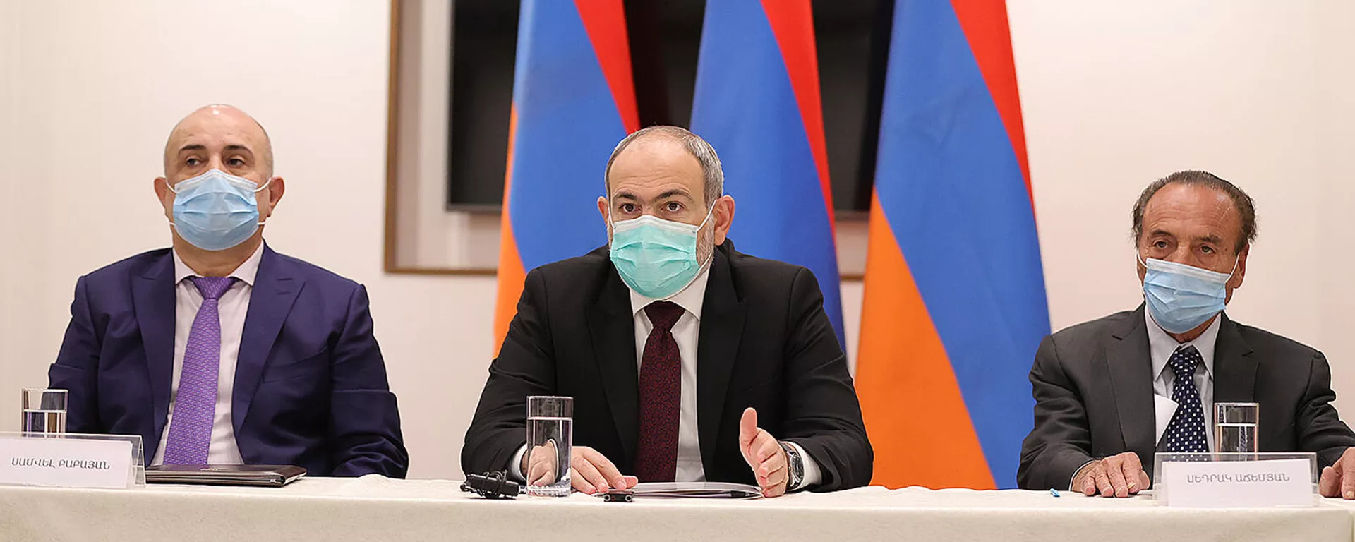 Премьер-министр Никол Пашинян на очередном заседании совета по сотрудничеству с внепарламентскими политическими силами (30 октября 2021). Еревaн - Sputnik Армения, 1920, 30.10.2021