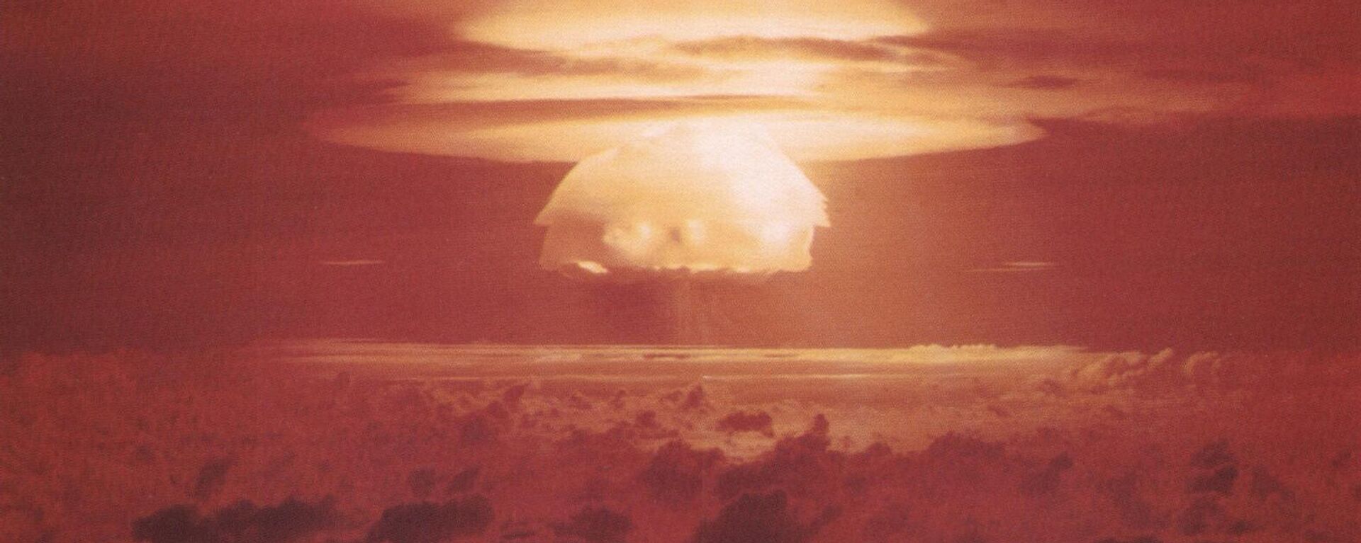 Испытание ядерного оружия Браво (мощность 15 тонн) на атолле Бикини. - Sputnik Армения, 1920, 21.02.2022