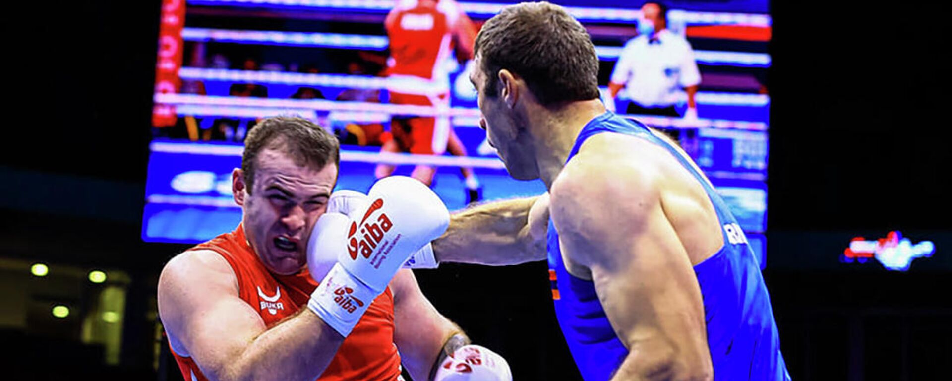 Давид Чалоян (в синем) во время боя в 1/8 финала ЧМ - Sputnik Армения, 1920, 06.11.2021