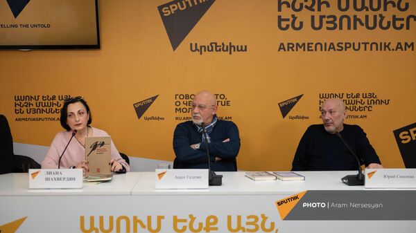 Лиана Шахвердян, Ашот Газазян и Юрий Симонян во время Круглого стола в мультимедийном пресс-центре Sputnik (1 ноября 2021). Еревaн - Sputnik Армения