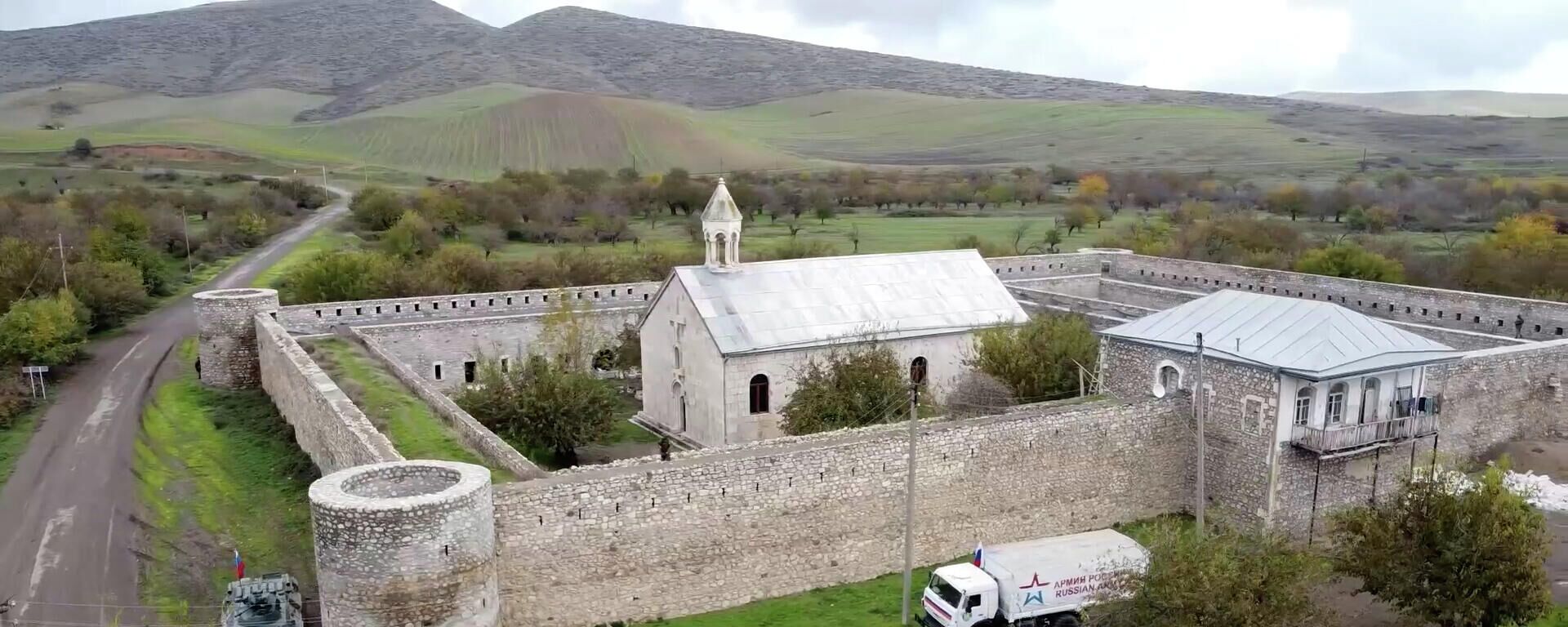 Российские миротворцы обеспечили безопасное посещение более 50 паломникам в монастырь Амарас в Нагорном Карабахе - Sputnik Армения, 1920, 02.11.2021