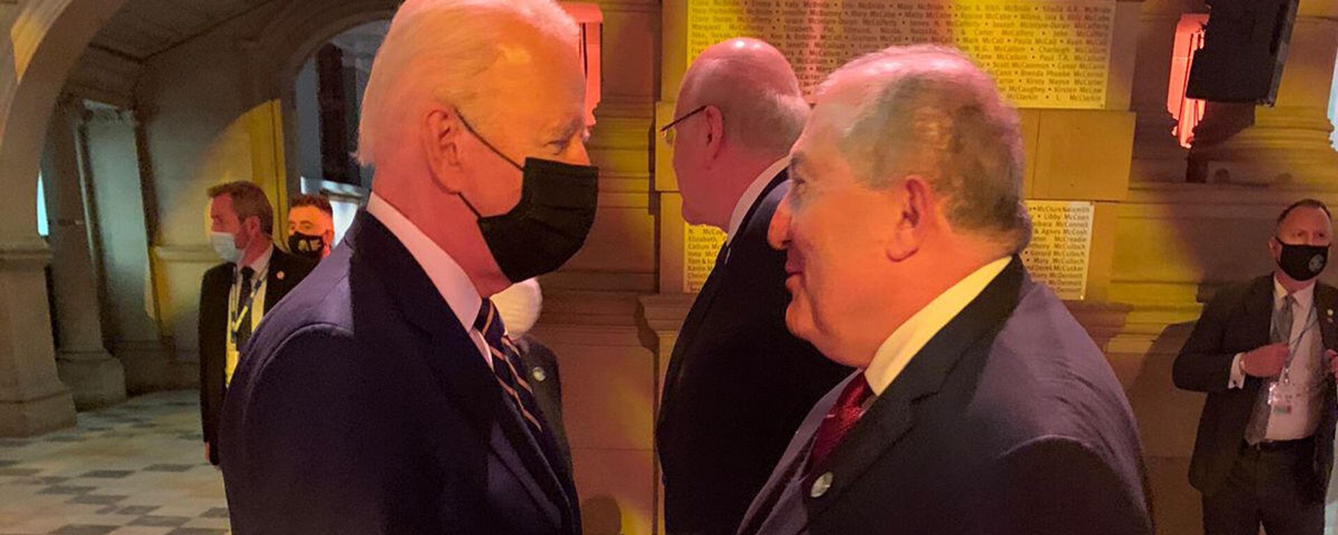 Президент Армен Саркисян встретился с президентом США Джо Байденом во время 26-й конференции сторон Рамочной конвенции об изменении климата (2 ноября 2021). Глазго  - Sputnik Армения, 1920, 02.11.2021