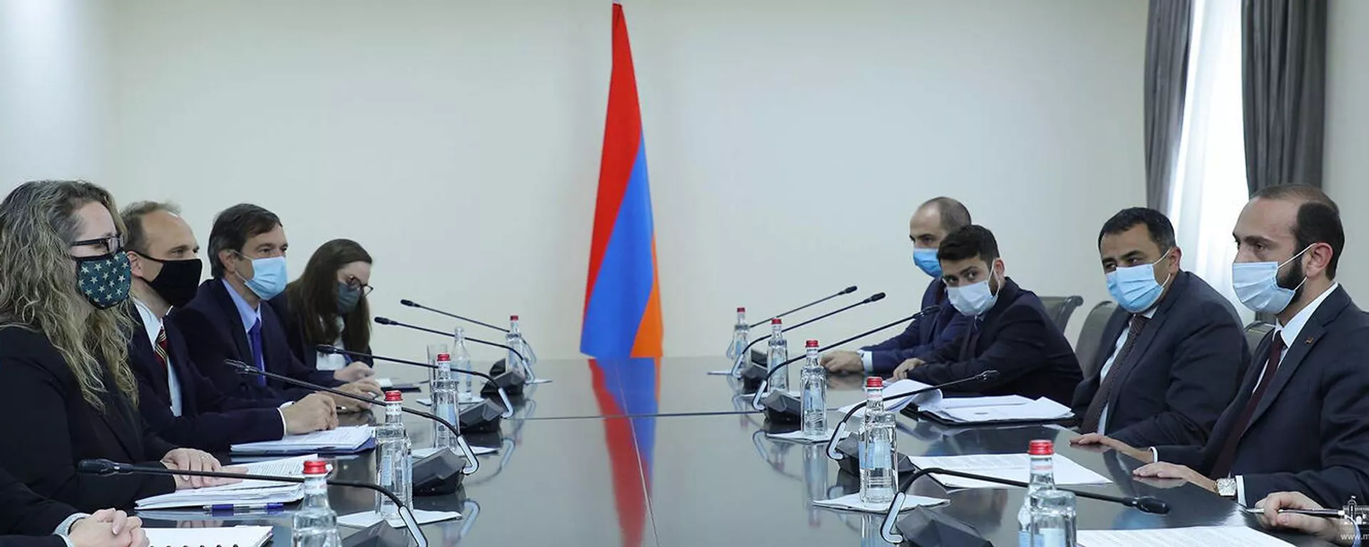 Министр иностранных дел Армении Арарат Мирзоян принял заместителя помощника госсекретаря США по вопросам Европы и Евразии Эрику Олсон (2 ноября 2021). Еревaн - Sputnik Армения, 1920, 02.11.2021