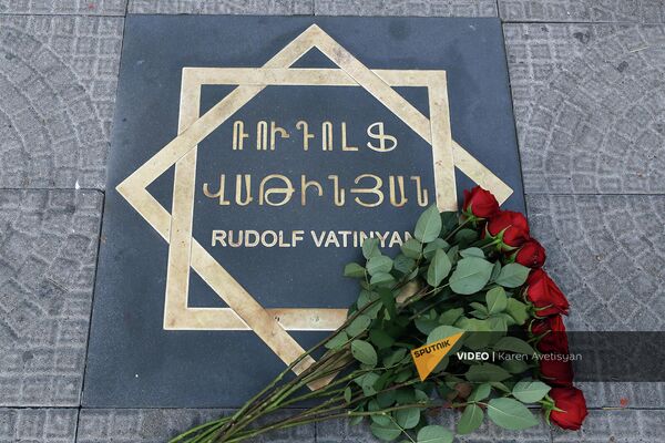 На площади Шарля Азнавура открылась звезда, посвященная известному кинематографисту Рудольфу Ватиняну. - Sputnik Армения