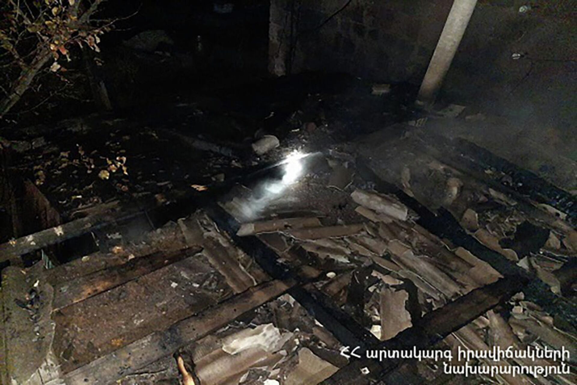Последствия пожара в одном из жилых домов в Гюмри - Sputnik Армения, 1920, 07.11.2021