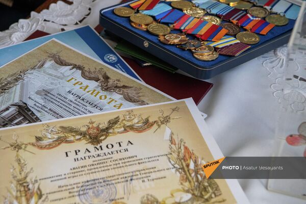 Медали и грамоты полковника Ованнеса Авагяна - Sputnik Армения