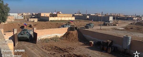 Военная полиция РФ заняла в Сирии опорный пункт, который покинули американцы Военная полиция РФ заняла в Сирии опорный пункт, который покинули американцы - Sputnik Армения