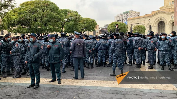 Акция протеста перед домом Правительства (11 ноября 2021). Еревaн - Sputnik Армения