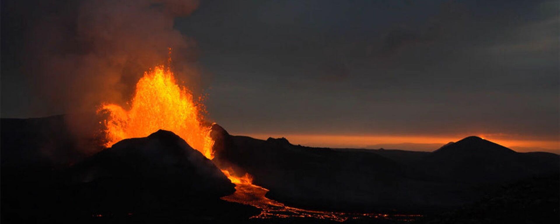 Кадры извержения вулкана в Исландии - Sputnik Армения, 1920, 21.05.2021