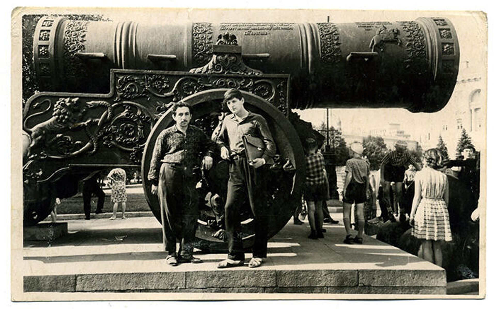 Сергей Арамович Элбакян (слева) на архивной фотографии - Sputnik Армения, 1920, 15.11.2021