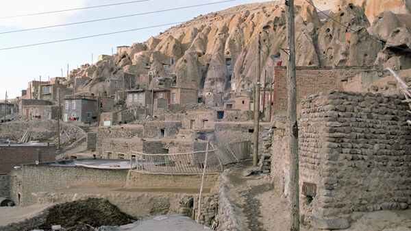 Кандован - деревня с жилищами, вырубленными в скалах, около города Тебриз, недалеко от озера Урмия в Иране. - Sputnik Армения