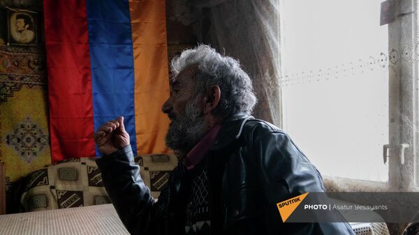 Ветеран карабахской войны Гарегин Ованнисян в своем доме в селе Нор Кьюрин Араратской области - Sputnik Армения