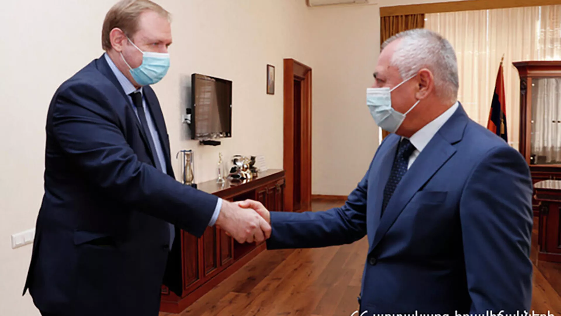Министр по чрезвычайным ситуациям Андраник Пилоян принял генерального директора ЗАО Южно-Кавказская железная дорога Алексея Мельникова (12 ноября 2021). Ереван Министр по чрезвычайным ситуациям Андраник Пилоян принял генерального директора ЗАО Южно-Кавказская железная дорога Алексея Мельникова (12 ноября 2021). Ереван - Sputnik Армения, 1920, 12.11.2021