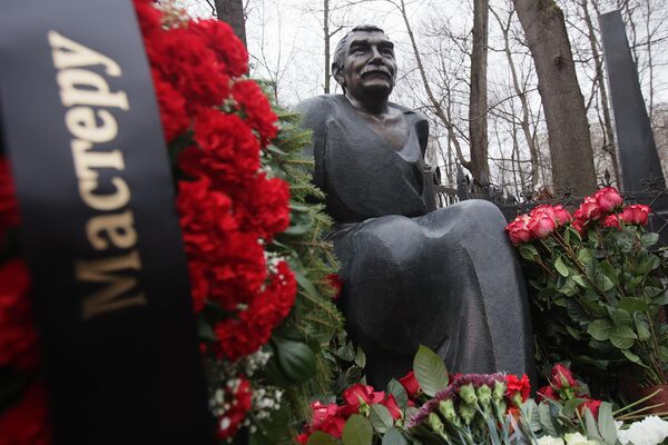 Памятник актеру Армену Джигарханяну, открытый на Ваганьковском кладбище в день годовщины со дня кончины народного артиста СССР (14 ноября 2021). Москвa - Sputnik Армения